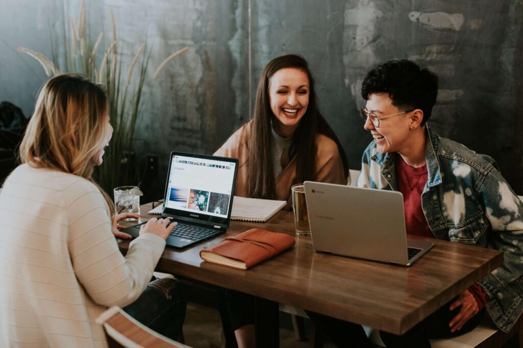 découvrez comment une école de commerce peut booster votre carrière grâce à des formations professionnalisantes, un réseau solide et des débouchés variés dans le monde des affaires.