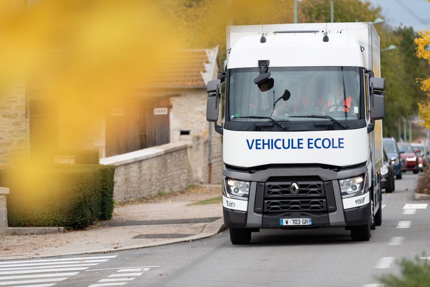 découvrez notre formation gratuite au permis poids lourd en 2024, une opportunité idéale pour lancer votre carrière dans le transport routier. inscrivez-vous dès maintenant !