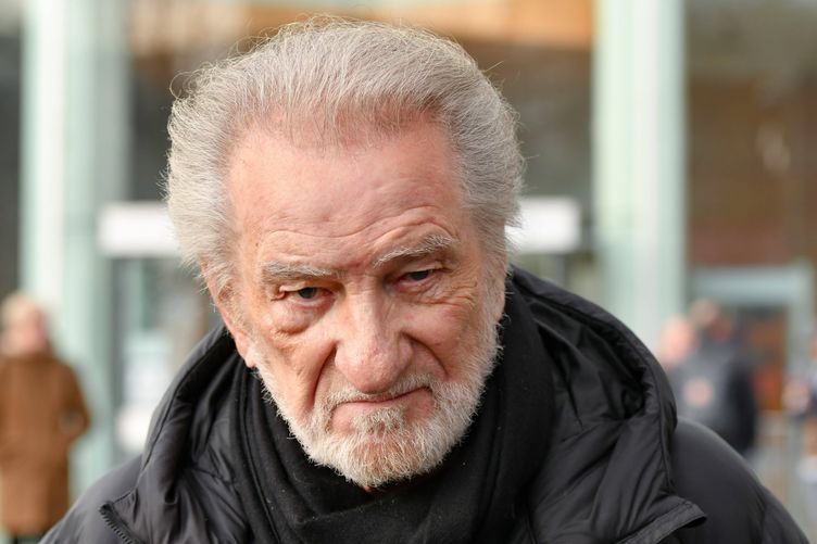 découvrez la fortune d'eddy mitchell et comment il gère ses dépenses. une analyse complète de la richesse et du style de vie de la légende de la musique française.